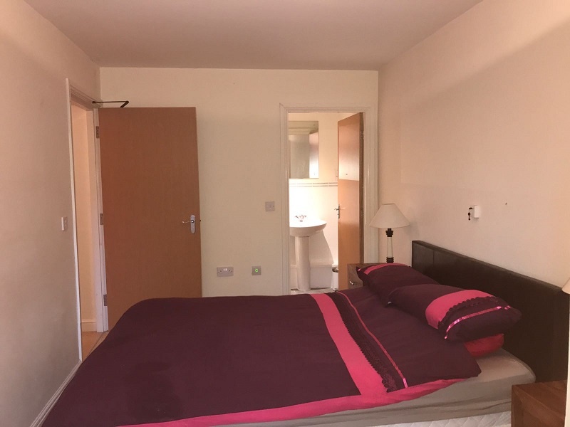 bedroom ideally sized for a short term rental with ensuite facilities in Chester